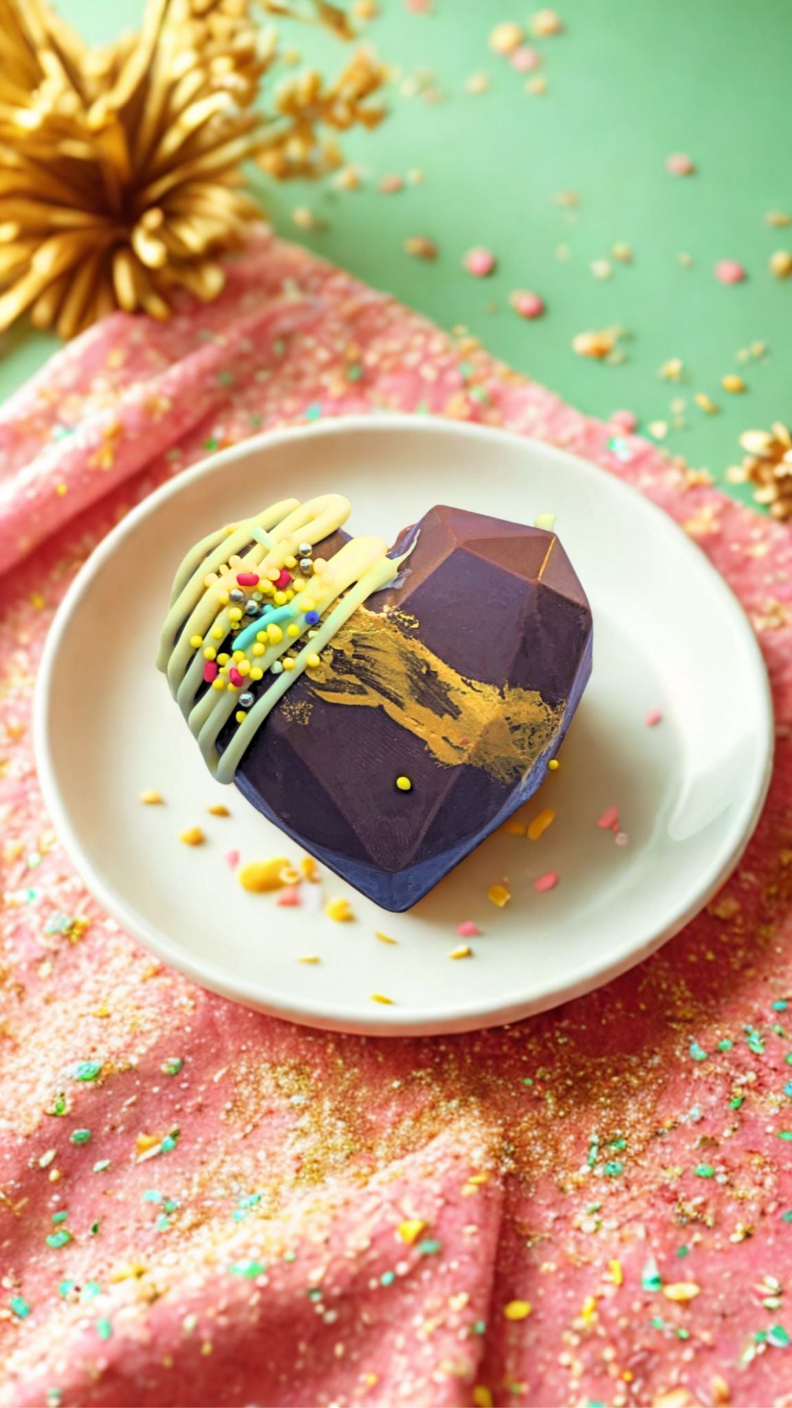 💚 Pistachio Crunch Temptation (Heart) with Milky Cream 💚