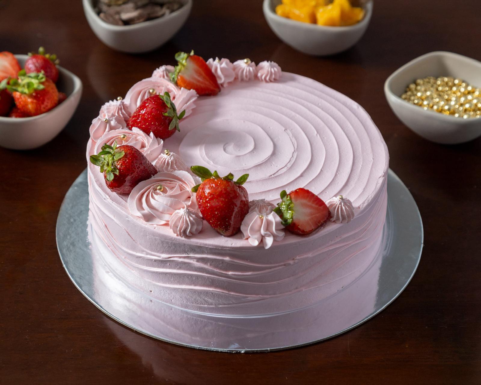 Strawberry pulp cake